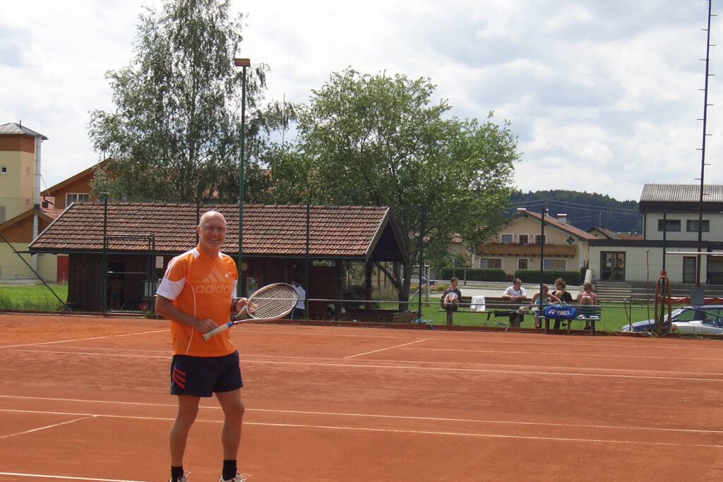 Gerhard Hager am Tennisplatz