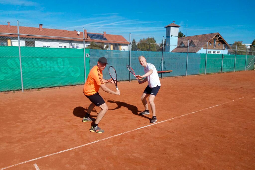 Franz & Gernot in Tennispose