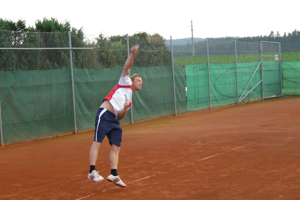 Martin beim Aufschlag